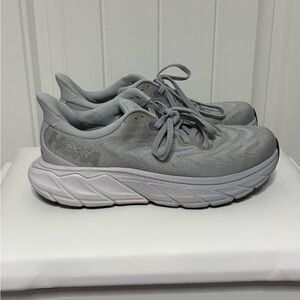 Hoka Arahi 6 Grey and Purple Sneakers
